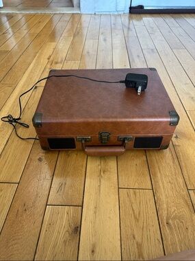 Portable Brown Retro Turntable with Built-in Speakers
